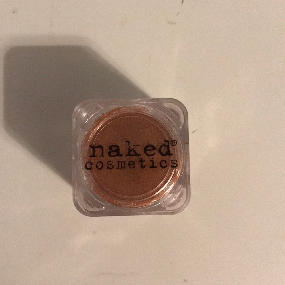 loose eyeshadow